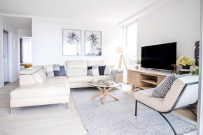 Modern Seaside Oasis in Kings Beach Caloundra